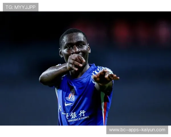 申花后防连场失球教练坦言需提升下半场专注力稳固防线 申花后防连场失球教练坦言需提升下半场专注力稳固防线