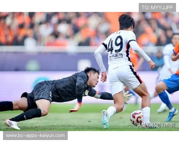 徐江再现神操作泰山3-1海港连磕3个球迷调侃不跪叫磕头吗 徐江再现神操作泰山3-1海港连磕3个球迷调侃不跪叫磕头吗