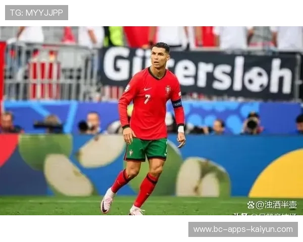 C罗靠速度抢先触球造成险情 C罗靠速度抢先触球造成险情