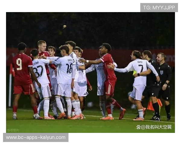 皇马利用强力中场压制对手组织进攻