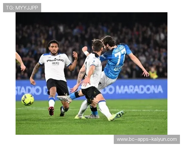 征战客场的瞬间：那不勒斯在客场通过攻防转换拿下重要三分的故事