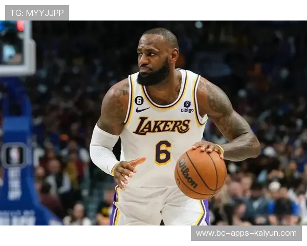 NBA猛龙西亚卡姆突破分球找到底角射手，助力球队再创辉煌