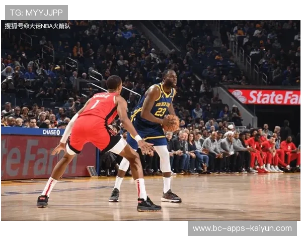 申京背身策应多次撕开对手防线 申京背身策应多次撕开对手防线