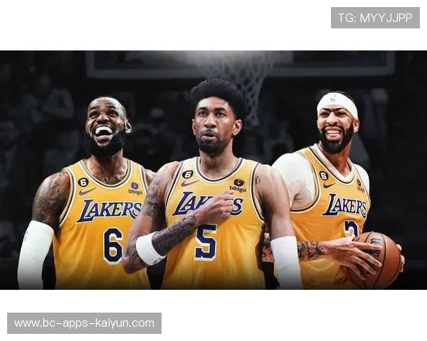 伍德转身上篮命中，湖人 bench 发力明显