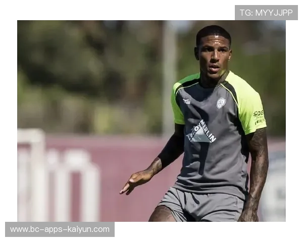 卡利亚里拉杜尼亚训练中高球表现极稳定