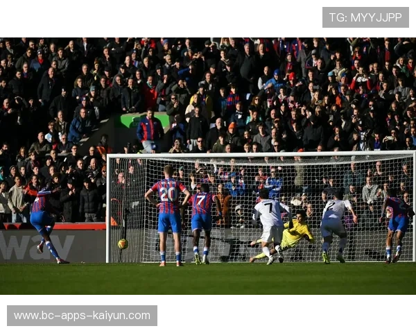 曼联定位球站位出现新变化